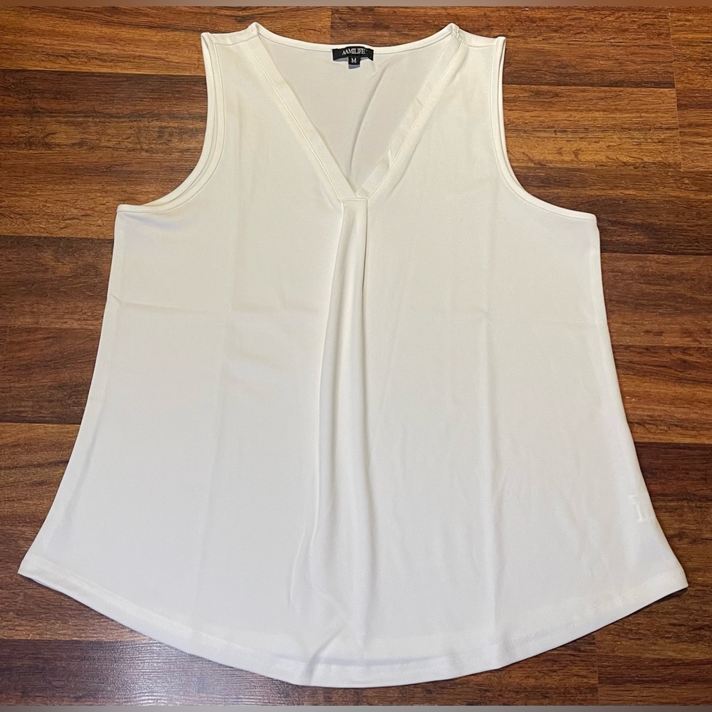 Brand new white fancy like tank top